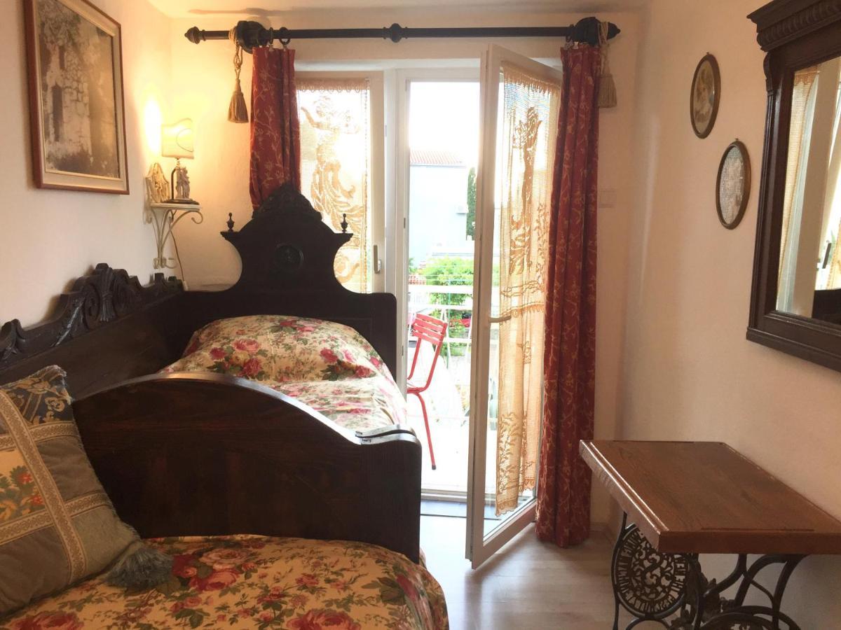 Appartement Vintage House For Rent 60M From Sea à Baška Voda Extérieur photo
