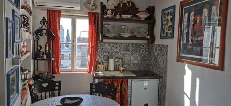 Appartement Vintage House For Rent 60M From Sea à Baška Voda Extérieur photo